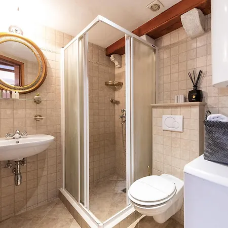 Amoret Apartment *