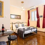 Amoret Apartment