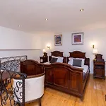 Amoret Apartment *
