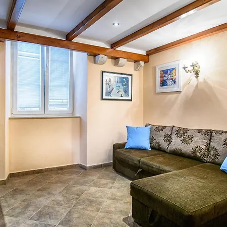 Amoret Apartment *