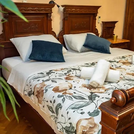 Amoret Apartment