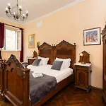 Amoret Apartment