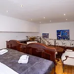 Amoret Apartment