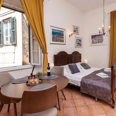 Amoret Apartment